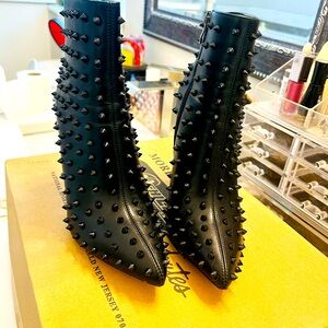 BRAND NEW studded black boot!🔥🔥